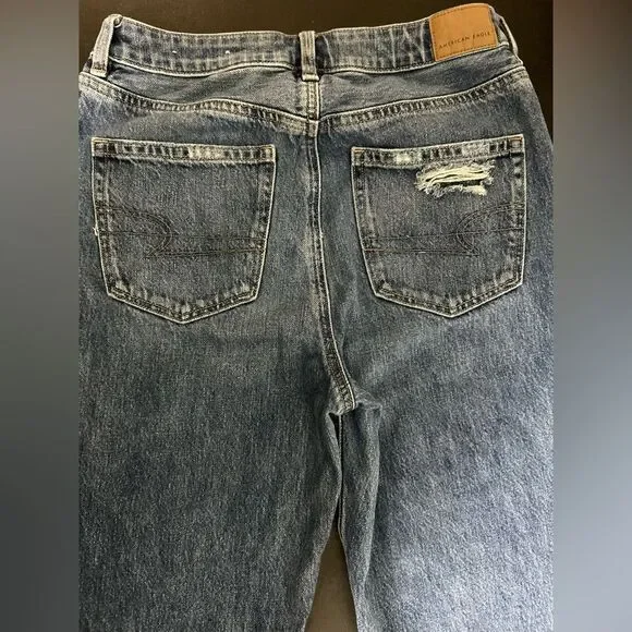 American Eagle Outfitters distressed Blue Mom Jeans Size 4 long - Picture 5 of 6